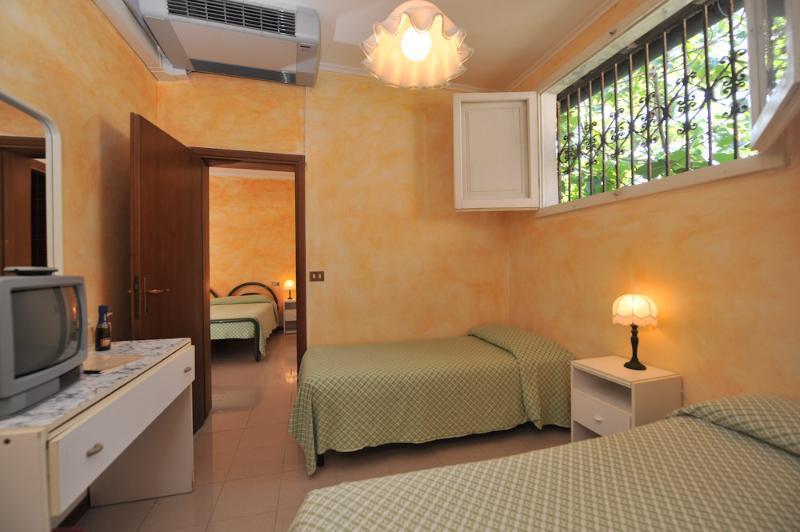Hotel La Pineta Al Mare Forte dei Marmi Bagian luar foto