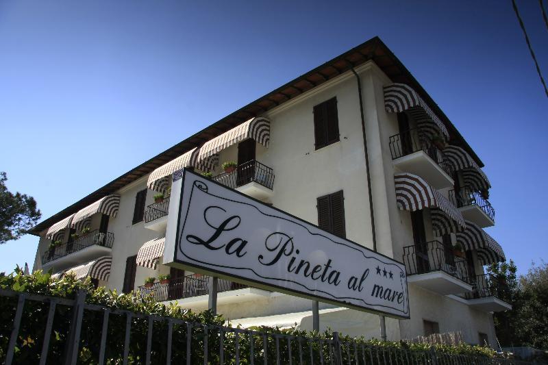Hotel La Pineta Al Mare Forte dei Marmi Bagian luar foto