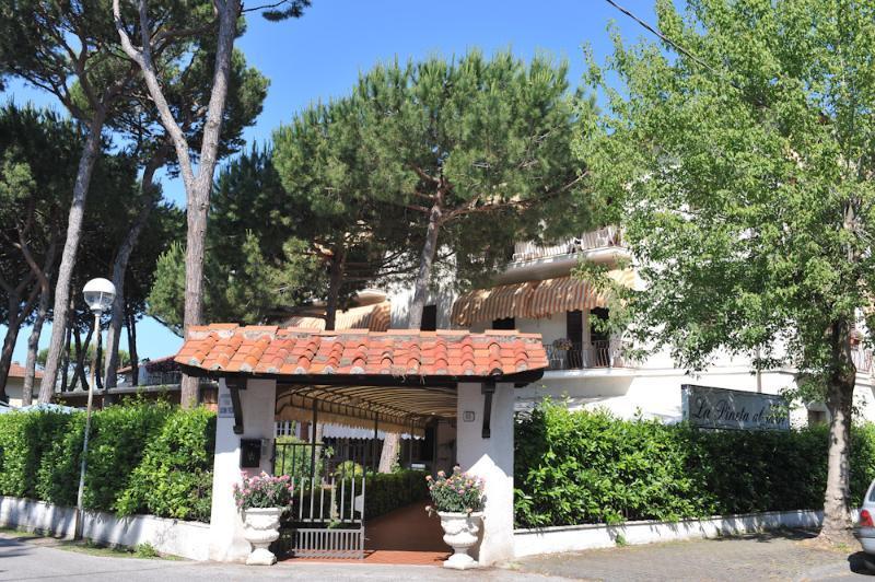 Hotel La Pineta Al Mare Forte dei Marmi Bagian luar foto