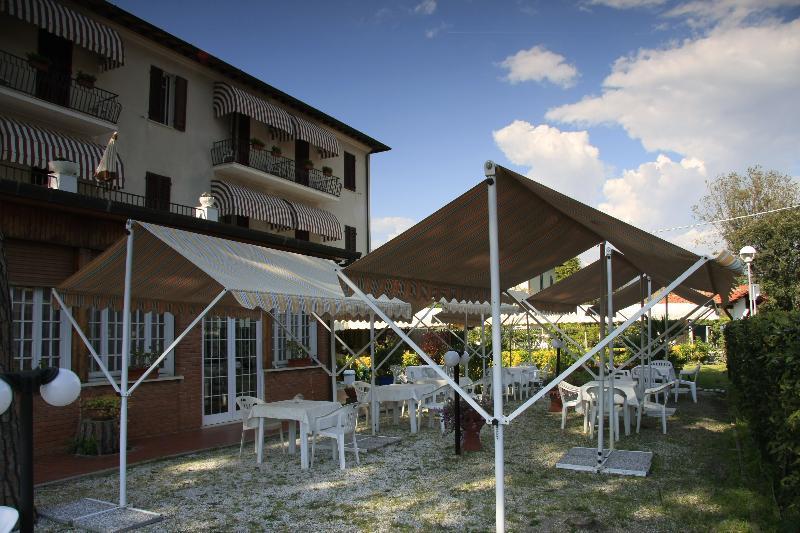 Hotel La Pineta Al Mare Forte dei Marmi Bagian luar foto