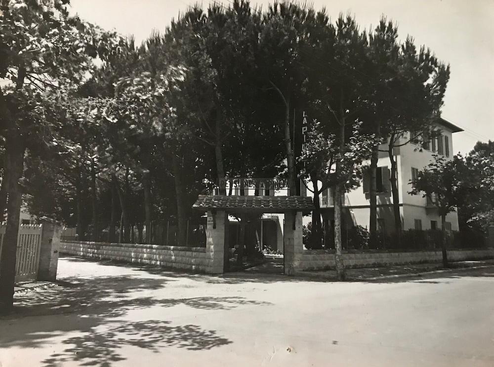 Hotel La Pineta Al Mare Forte dei Marmi Bagian luar foto