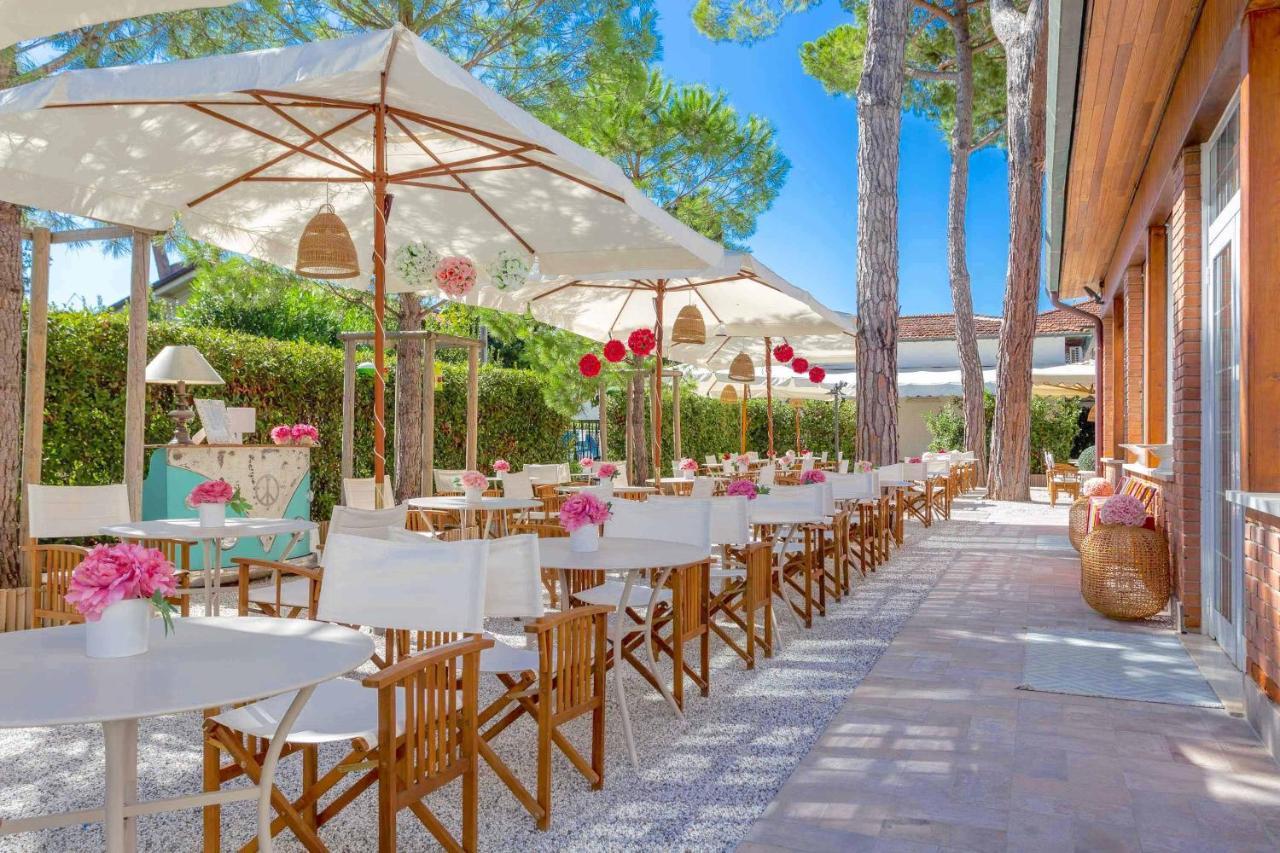 Hotel La Pineta Al Mare Forte dei Marmi Bagian luar foto