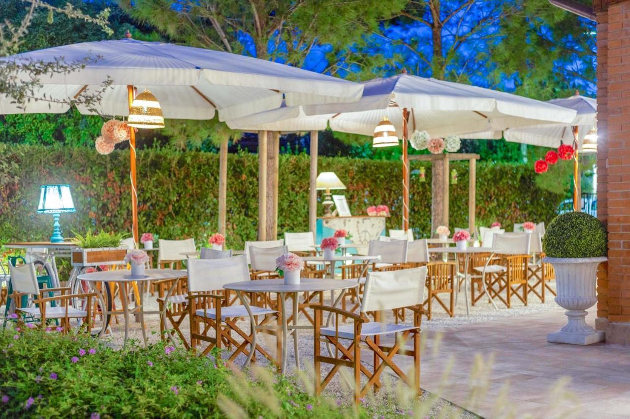 Hotel La Pineta Al Mare Forte dei Marmi Bagian luar foto