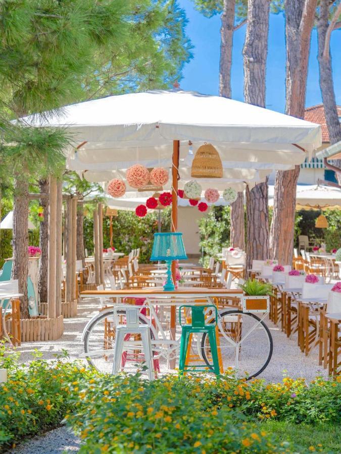 Hotel La Pineta Al Mare Forte dei Marmi Bagian luar foto
