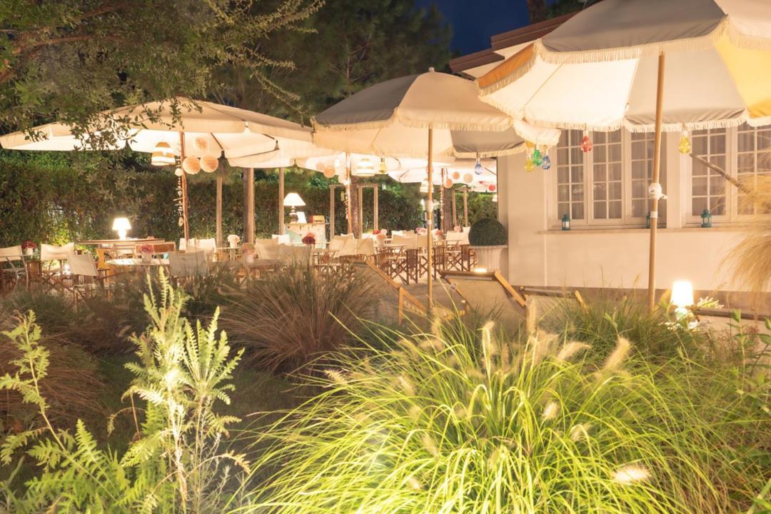 Hotel La Pineta Al Mare Forte dei Marmi Bagian luar foto