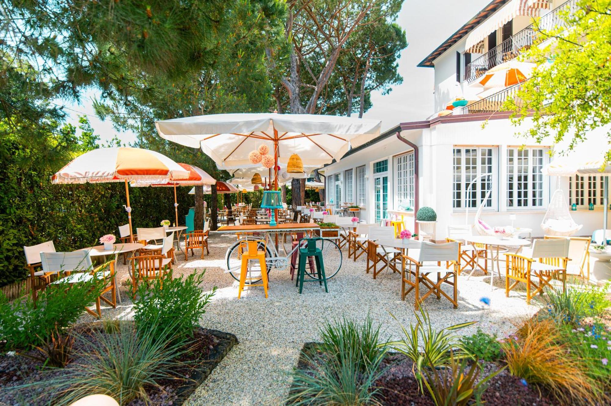 Hotel La Pineta Al Mare Forte dei Marmi Bagian luar foto