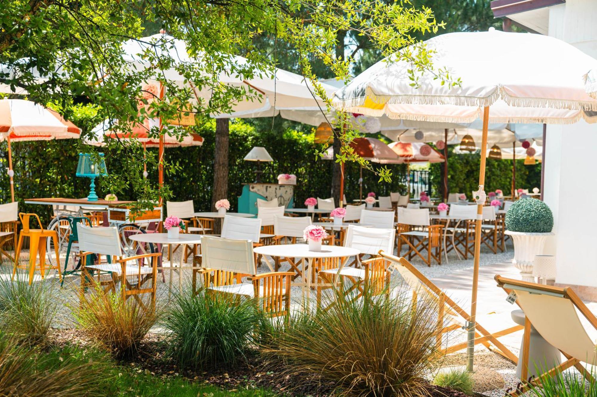 Hotel La Pineta Al Mare Forte dei Marmi Bagian luar foto